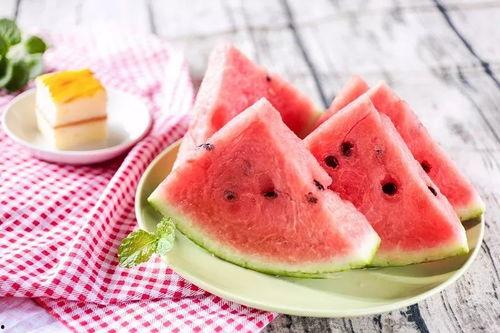 吃瓜群众笑看西瓜,吃瓜群众眼中的西瓜盛宴