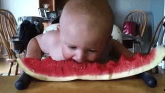 可爱宝宝吃瓜记,可爱宝宝吃瓜趣事记